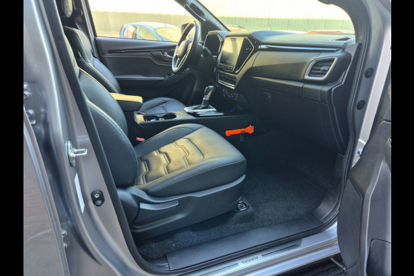 Isuzu D-max Dubbel Cab V-Cross 4WD AT XL 5 persoons Container zomer + winterset 3,5 T trekgewicht