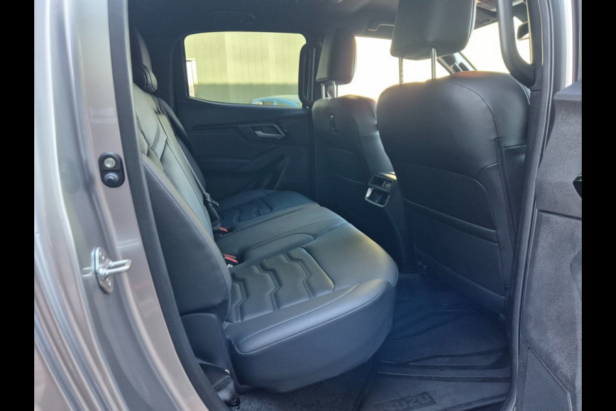 Isuzu D-max Dubbel Cab V-Cross 4WD AT XL 5 persoons Container zomer + winterset 3,5 T trekgewicht