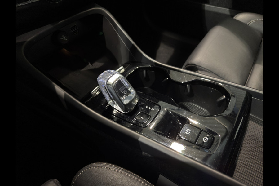 Volvo XC40 T4 Aut. Plug-in Hybrid Plus Bright Panoramadak Parkeercamera 211pk