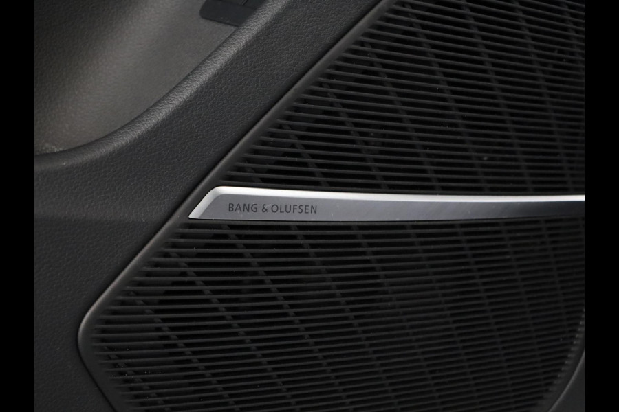 Audi Q7 60 TFSI e quattro Pro Line S Competition 490pk | Panoramadak | Wegklapbare trekhaak |  Stoelventilatie/massage voorin | HD-matrix-led, laserlicht | Digitale oled-achterlichten | Bang & Olufsen Premium 3D | Leder Valcona S-logo ruitpatroon