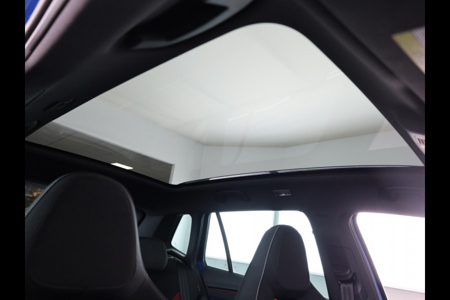 Škoda Kamiq 1.0 TSI Monte Carlo 110 PK DSG | Navigatie via app | Panorama dak | 17"LM velgen | Parkeercamera |