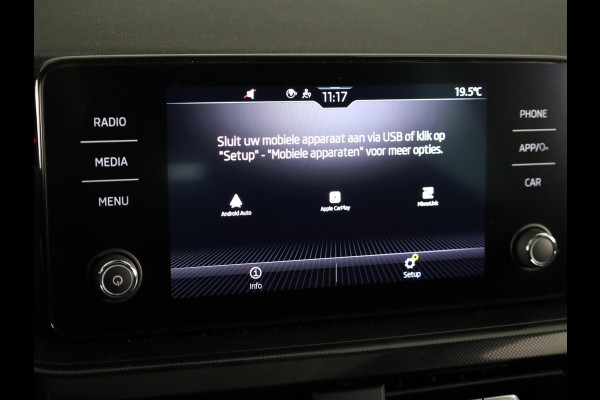 Škoda Kamiq 1.0 TSI Monte Carlo 110 PK DSG | Navigatie via app | Panorama dak | 17"LM velgen | Parkeercamera |