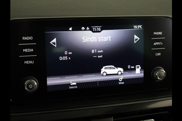 Škoda Kamiq 1.0 TSI Monte Carlo 110 PK DSG | Navigatie via app | Panorama dak | 17"LM velgen | Parkeercamera |
