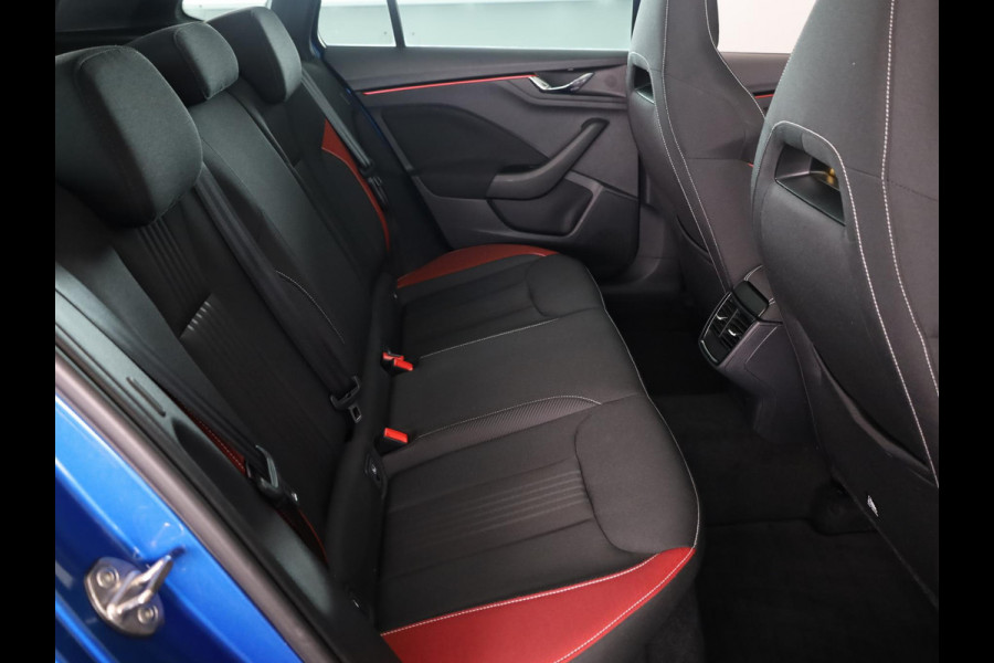 Škoda Kamiq 1.0 TSI Monte Carlo 110 PK DSG | Navigatie via app | Panorama dak | 17"LM velgen | Parkeercamera |
