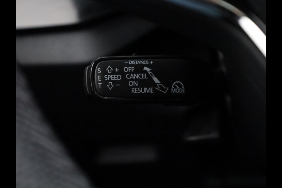 Škoda Kamiq 1.0 TSI Monte Carlo 110 PK DSG | Navigatie via app | Panorama dak | 17"LM velgen | Parkeercamera |