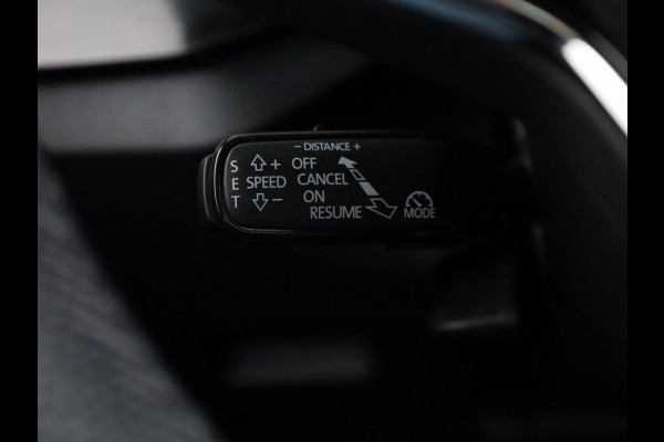 Škoda Kamiq 1.0 TSI Monte Carlo 110 PK DSG | Navigatie via app | Panorama dak | 17"LM velgen | Parkeercamera |
