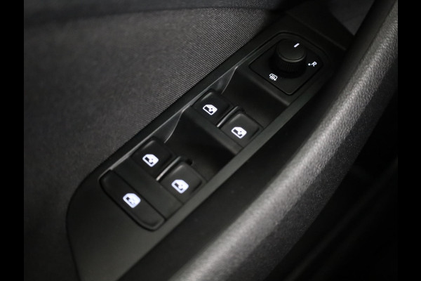 Škoda Kamiq 1.0 TSI Monte Carlo 110 PK DSG | Navigatie via app | Panorama dak | 17"LM velgen | Parkeercamera |