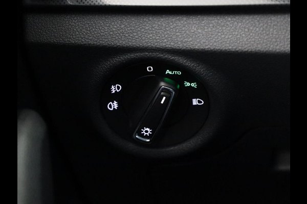 Škoda Kamiq 1.0 TSI Monte Carlo 110 PK DSG | Navigatie via app | Panorama dak | 17"LM velgen | Parkeercamera |