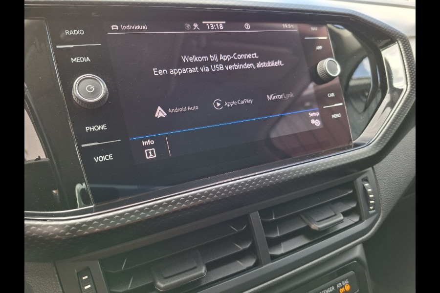 Volkswagen T-Cross 1.0 TSI R-Line * 42.000KM! * AUTOMAAT * Parkeercamera * CarPlay * Adaptieve Cruise *