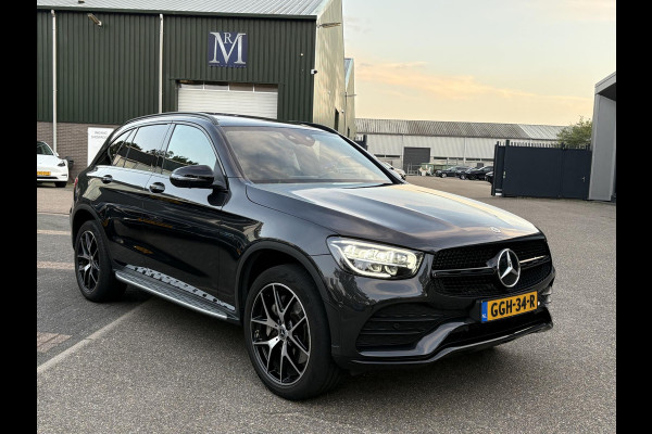 Mercedes-Benz GLC 300e 4MATIC Premium Plus VAN: € 43.900- VOOR: € 39.877,- UW HERFSTVOORDEEL: € 4.023,-| PANO| ELEKTRISCHE STOELEN MET MEMORY| ADAPTIVE CRUISE CONTROL| ELEK. TREKHAAK| SFEERVERLICHTING| ELEKTRISCHE ACHTERKLEP| 360 CAMERA| CARPLAY| | COMPLETE UITVOERING!|