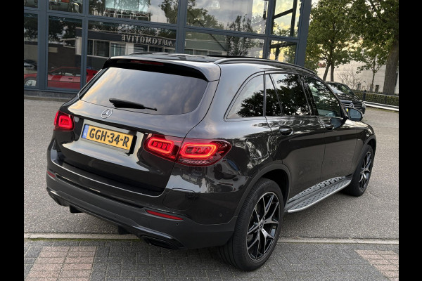 Mercedes-Benz GLC 300e 4MATIC Premium Plus VAN: € 43.900- VOOR: € 39.877,- UW HERFSTVOORDEEL: € 4.023,-| PANO| ELEKTRISCHE STOELEN MET MEMORY| ADAPTIVE CRUISE CONTROL| ELEK. TREKHAAK| SFEERVERLICHTING| ELEKTRISCHE ACHTERKLEP| 360 CAMERA| CARPLAY| | COMPLETE UITVOERING!|