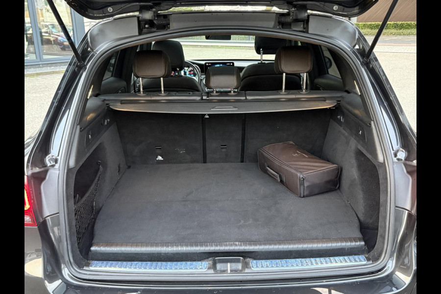 Mercedes-Benz GLC 300e 4MATIC Premium Plus VAN: € 43.900- VOOR: € 39.877,- UW HERFSTVOORDEEL: € 4.023,-| PANO| ELEKTRISCHE STOELEN MET MEMORY| ADAPTIVE CRUISE CONTROL| ELEK. TREKHAAK| SFEERVERLICHTING| ELEKTRISCHE ACHTERKLEP| 360 CAMERA| CARPLAY| | COMPLETE UITVOERING!|
