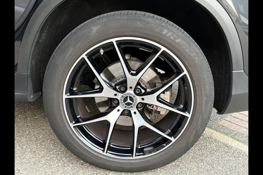 Mercedes-Benz GLC 300e 4MATIC Premium Plus VAN: € 43.900- VOOR: € 39.877,- UW HERFSTVOORDEEL: € 4.023,-| PANO| ELEKTRISCHE STOELEN MET MEMORY| ADAPTIVE CRUISE CONTROL| ELEK. TREKHAAK| SFEERVERLICHTING| ELEKTRISCHE ACHTERKLEP| 360 CAMERA| CARPLAY| | COMPLETE UITVOERING!|