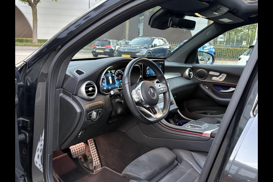 Mercedes-Benz GLC 300e 4MATIC Premium Plus VAN: € 43.900- VOOR: € 39.877,- UW HERFSTVOORDEEL: € 4.023,-| PANO| ELEKTRISCHE STOELEN MET MEMORY| ADAPTIVE CRUISE CONTROL| ELEK. TREKHAAK| SFEERVERLICHTING| ELEKTRISCHE ACHTERKLEP| 360 CAMERA| CARPLAY| | COMPLETE UITVOERING!|