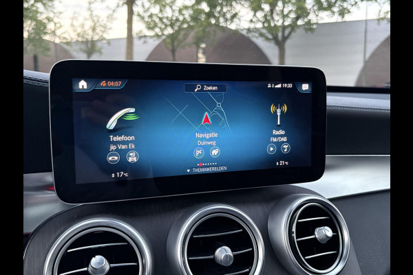 Mercedes-Benz GLC 300e 4MATIC Premium Plus VAN: € 43.900- VOOR: € 39.877,- UW HERFSTVOORDEEL: € 4.023,-| PANO| ELEKTRISCHE STOELEN MET MEMORY| ADAPTIVE CRUISE CONTROL| ELEK. TREKHAAK| SFEERVERLICHTING| ELEKTRISCHE ACHTERKLEP| 360 CAMERA| CARPLAY| | COMPLETE UITVOERING!|