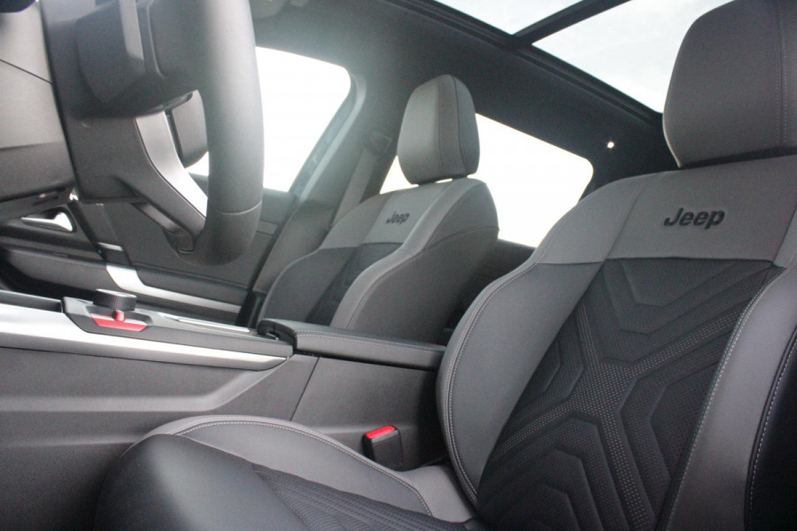 Jeep Compass 1.2 145PK e-Hybrid FIRST EDITION | PANORAMADAK: TWEEDELIG PANORAMISCH SCHUIF-/KANTELDAK | PREMIUM PACK: FOCAL PREMIUM AUDIO/STOELMASSAGE VÓÓR/STOELVENTILATIE VÓÓR/ELEKTRISCH VERSTELBARE VOORSTOELEN MET GEHEUGENFUNCTIE/GLANZEND ZWART GESPOTEN BUMPERS | CONVENIENCE PACK: 360° CAMERA /PARKEERSENSOREN VÓÓR, ACHTER & ZIJDELINGS/BLIND SPOT MONITORING/PEDAALVERWARMINGSPREVENTIE | PACIFIC BLUE | LED MATRIX KOPLAMPEN | 18" LICHTMETALEN VELGEN | VERLICHTE 7-SLEUFS GRILL | PRIVACY GLASS | STOEL/STUUR VERWARMING | VERWARMBARE VOORRUITRAND |SFEERVERLICHTING | ELEKTRISCH BEDIENBARE