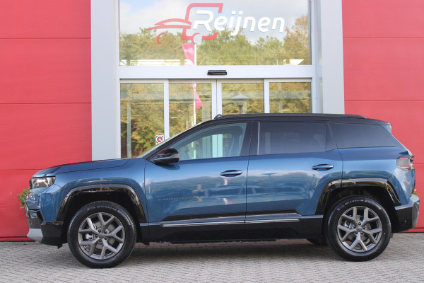 Jeep Compass 1.2 145PK e-Hybrid FIRST EDITION | PANORAMADAK: TWEEDELIG PANORAMISCH SCHUIF-/KANTELDAK | PREMIUM PACK: FOCAL PREMIUM AUDIO/STOELMASSAGE VÓÓR/STOELVENTILATIE VÓÓR/ELEKTRISCH VERSTELBARE VOORSTOELEN MET GEHEUGENFUNCTIE/GLANZEND ZWART GESPOTEN BUMPERS | CONVENIENCE PACK: 360° CAMERA /PARKEERSENSOREN VÓÓR, ACHTER & ZIJDELINGS/BLIND SPOT MONITORING/PEDAALVERWARMINGSPREVENTIE | PACIFIC BLUE | LED MATRIX KOPLAMPEN | 18" LICHTMETALEN VELGEN | VERLICHTE 7-SLEUFS GRILL | PRIVACY GLASS | STOEL/STUUR VERWARMING | VERWARMBARE VOORRUITRAND |SFEERVERLICHTING | ELEKTRISCH BEDIENBARE