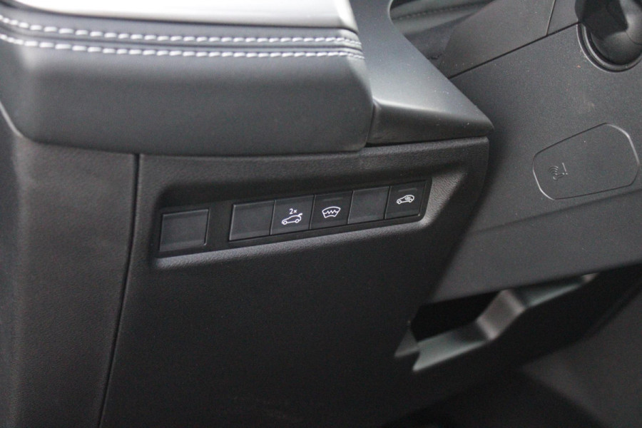 Jeep Compass 1.2 145PK e-Hybrid FIRST EDITION | PANORAMADAK: TWEEDELIG PANORAMISCH SCHUIF-/KANTELDAK | PREMIUM PACK: FOCAL PREMIUM AUDIO/STOELMASSAGE VÓÓR/STOELVENTILATIE VÓÓR/ELEKTRISCH VERSTELBARE VOORSTOELEN MET GEHEUGENFUNCTIE/GLANZEND ZWART GESPOTEN BUMPERS | CONVENIENCE PACK: 360° CAMERA /PARKEERSENSOREN VÓÓR, ACHTER & ZIJDELINGS/BLIND SPOT MONITORING/PEDAALVERWARMINGSPREVENTIE | PACIFIC BLUE | LED MATRIX KOPLAMPEN | 18" LICHTMETALEN VELGEN | VERLICHTE 7-SLEUFS GRILL | PRIVACY GLASS | STOEL/STUUR VERWARMING | VERWARMBARE VOORRUITRAND |SFEERVERLICHTING | ELEKTRISCH BEDIENBARE