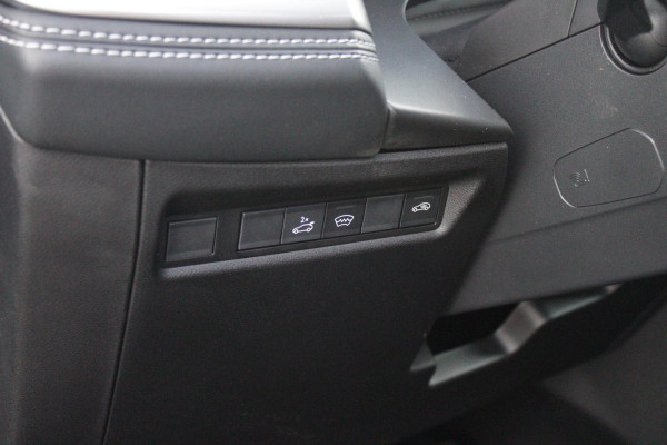 Jeep Compass 1.2 145PK e-Hybrid FIRST EDITION | PANORAMADAK: TWEEDELIG PANORAMISCH SCHUIF-/KANTELDAK | PREMIUM PACK: FOCAL PREMIUM AUDIO/STOELMASSAGE VÓÓR/STOELVENTILATIE VÓÓR/ELEKTRISCH VERSTELBARE VOORSTOELEN MET GEHEUGENFUNCTIE/GLANZEND ZWART GESPOTEN BUMPERS | CONVENIENCE PACK: 360° CAMERA /PARKEERSENSOREN VÓÓR, ACHTER & ZIJDELINGS/BLIND SPOT MONITORING/PEDAALVERWARMINGSPREVENTIE | PACIFIC BLUE | LED MATRIX KOPLAMPEN | 18" LICHTMETALEN VELGEN | VERLICHTE 7-SLEUFS GRILL | PRIVACY GLASS | STOEL/STUUR VERWARMING | VERWARMBARE VOORRUITRAND |SFEERVERLICHTING | ELEKTRISCH BEDIENBARE