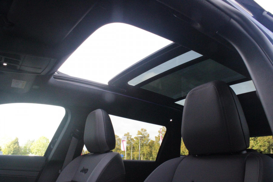 Jeep Compass 1.2 145PK e-Hybrid FIRST EDITION | PANORAMADAK: TWEEDELIG PANORAMISCH SCHUIF-/KANTELDAK | PREMIUM PACK: FOCAL PREMIUM AUDIO/STOELMASSAGE VÓÓR/STOELVENTILATIE VÓÓR/ELEKTRISCH VERSTELBARE VOORSTOELEN MET GEHEUGENFUNCTIE/GLANZEND ZWART GESPOTEN BUMPERS | CONVENIENCE PACK: 360° CAMERA /PARKEERSENSOREN VÓÓR, ACHTER & ZIJDELINGS/BLIND SPOT MONITORING/PEDAALVERWARMINGSPREVENTIE | PACIFIC BLUE | LED MATRIX KOPLAMPEN | 18" LICHTMETALEN VELGEN | VERLICHTE 7-SLEUFS GRILL | PRIVACY GLASS | STOEL/STUUR VERWARMING | VERWARMBARE VOORRUITRAND |SFEERVERLICHTING | ELEKTRISCH BEDIENBARE