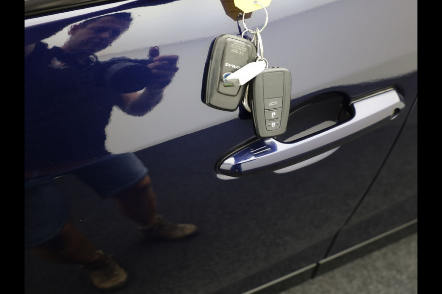 Toyota RAV4 2.5 Hybrid AWD Bi-Tone | Trekhaak afnb. | Elk. A-klep | Stuur & Stoel verw. | Keyless | Prijs Rijklaar!!