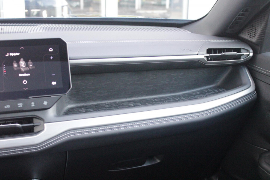 Jeep Compass 1.2 145PK e-Hybrid FIRST EDITION | PANORAMADAK: TWEEDELIG PANORAMISCH SCHUIF-/KANTELDAK | PREMIUM PACK: FOCAL PREMIUM AUDIO/STOELMASSAGE VÓÓR/STOELVENTILATIE VÓÓR/ELEKTRISCH VERSTELBARE VOORSTOELEN MET GEHEUGENFUNCTIE/GLANZEND ZWART GESPOTEN BUMPERS | CONVENIENCE PACK: 360° CAMERA /PARKEERSENSOREN VÓÓR, ACHTER & ZIJDELINGS/BLIND SPOT MONITORING/PEDAALVERWARMINGSPREVENTIE | PACIFIC BLUE | LED MATRIX KOPLAMPEN | 18" LICHTMETALEN VELGEN | VERLICHTE 7-SLEUFS GRILL | PRIVACY GLASS | STOEL/STUUR VERWARMING | VERWARMBARE VOORRUITRAND |SFEERVERLICHTING | ELEKTRISCH BEDIENBARE