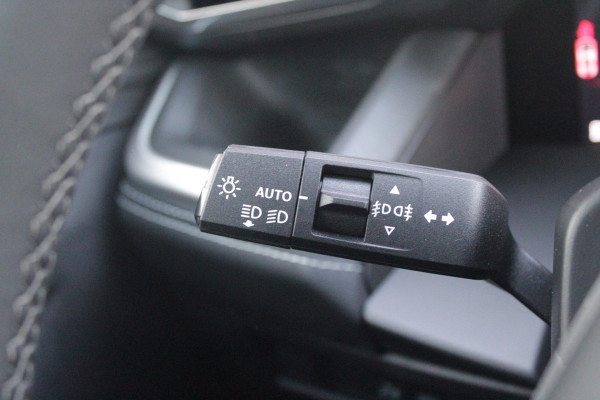 Jeep Compass 1.2 145PK e-Hybrid FIRST EDITION | PANORAMADAK: TWEEDELIG PANORAMISCH SCHUIF-/KANTELDAK | PREMIUM PACK: FOCAL PREMIUM AUDIO/STOELMASSAGE VÓÓR/STOELVENTILATIE VÓÓR/ELEKTRISCH VERSTELBARE VOORSTOELEN MET GEHEUGENFUNCTIE/GLANZEND ZWART GESPOTEN BUMPERS | CONVENIENCE PACK: 360° CAMERA /PARKEERSENSOREN VÓÓR, ACHTER & ZIJDELINGS/BLIND SPOT MONITORING/PEDAALVERWARMINGSPREVENTIE | PACIFIC BLUE | LED MATRIX KOPLAMPEN | 18" LICHTMETALEN VELGEN | VERLICHTE 7-SLEUFS GRILL | PRIVACY GLASS | STOEL/STUUR VERWARMING | VERWARMBARE VOORRUITRAND |SFEERVERLICHTING | ELEKTRISCH BEDIENBARE