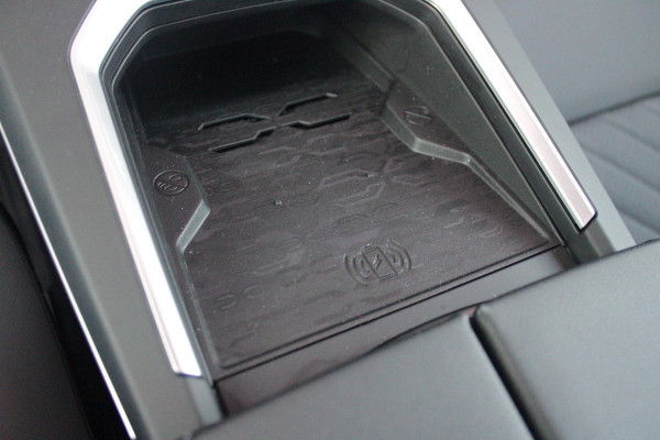 Jeep Compass 1.2 145PK e-Hybrid FIRST EDITION | PANORAMADAK: TWEEDELIG PANORAMISCH SCHUIF-/KANTELDAK | PREMIUM PACK: FOCAL PREMIUM AUDIO/STOELMASSAGE VÓÓR/STOELVENTILATIE VÓÓR/ELEKTRISCH VERSTELBARE VOORSTOELEN MET GEHEUGENFUNCTIE/GLANZEND ZWART GESPOTEN BUMPERS | CONVENIENCE PACK: 360° CAMERA /PARKEERSENSOREN VÓÓR, ACHTER & ZIJDELINGS/BLIND SPOT MONITORING/PEDAALVERWARMINGSPREVENTIE | PACIFIC BLUE | LED MATRIX KOPLAMPEN | 18" LICHTMETALEN VELGEN | VERLICHTE 7-SLEUFS GRILL | PRIVACY GLASS | STOEL/STUUR VERWARMING | VERWARMBARE VOORRUITRAND |SFEERVERLICHTING | ELEKTRISCH BEDIENBARE