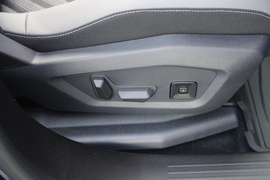 Jeep Compass 1.2 145PK e-Hybrid FIRST EDITION | PANORAMADAK: TWEEDELIG PANORAMISCH SCHUIF-/KANTELDAK | PREMIUM PACK: FOCAL PREMIUM AUDIO/STOELMASSAGE VÓÓR/STOELVENTILATIE VÓÓR/ELEKTRISCH VERSTELBARE VOORSTOELEN MET GEHEUGENFUNCTIE/GLANZEND ZWART GESPOTEN BUMPERS | CONVENIENCE PACK: 360° CAMERA /PARKEERSENSOREN VÓÓR, ACHTER & ZIJDELINGS/BLIND SPOT MONITORING/PEDAALVERWARMINGSPREVENTIE | PACIFIC BLUE | LED MATRIX KOPLAMPEN | 18" LICHTMETALEN VELGEN | VERLICHTE 7-SLEUFS GRILL | PRIVACY GLASS | STOEL/STUUR VERWARMING | VERWARMBARE VOORRUITRAND |SFEERVERLICHTING | ELEKTRISCH BEDIENBARE