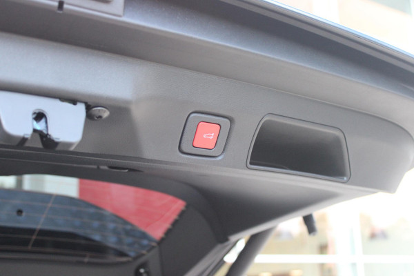 Jeep Compass 1.2 145PK e-Hybrid FIRST EDITION | PANORAMADAK: TWEEDELIG PANORAMISCH SCHUIF-/KANTELDAK | PREMIUM PACK: FOCAL PREMIUM AUDIO/STOELMASSAGE VÓÓR/STOELVENTILATIE VÓÓR/ELEKTRISCH VERSTELBARE VOORSTOELEN MET GEHEUGENFUNCTIE/GLANZEND ZWART GESPOTEN BUMPERS | CONVENIENCE PACK: 360° CAMERA /PARKEERSENSOREN VÓÓR, ACHTER & ZIJDELINGS/BLIND SPOT MONITORING/PEDAALVERWARMINGSPREVENTIE | PACIFIC BLUE | LED MATRIX KOPLAMPEN | 18" LICHTMETALEN VELGEN | VERLICHTE 7-SLEUFS GRILL | PRIVACY GLASS | STOEL/STUUR VERWARMING | VERWARMBARE VOORRUITRAND |SFEERVERLICHTING | ELEKTRISCH BEDIENBARE