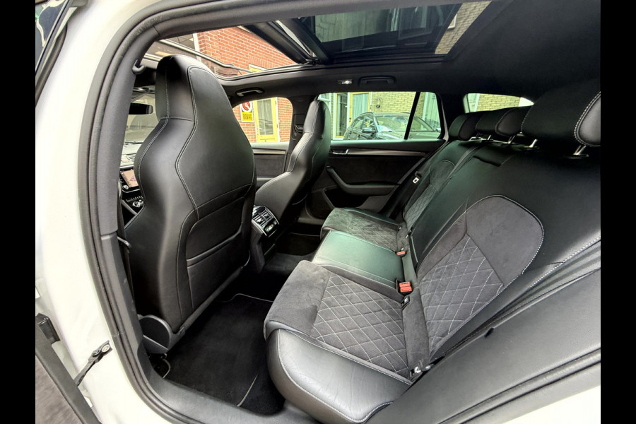 Škoda Superb Combi 1.4 TSI iV Sportline Business Panoramadak, Trekhaak