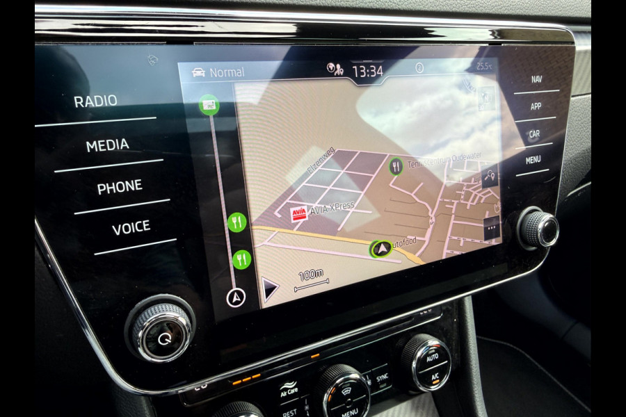 Škoda Superb Combi 1.4 TSI iV Sportline Business Panoramadak, Trekhaak