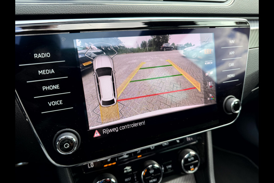 Škoda Superb Combi 1.4 TSI iV Sportline Business Panoramadak, Trekhaak