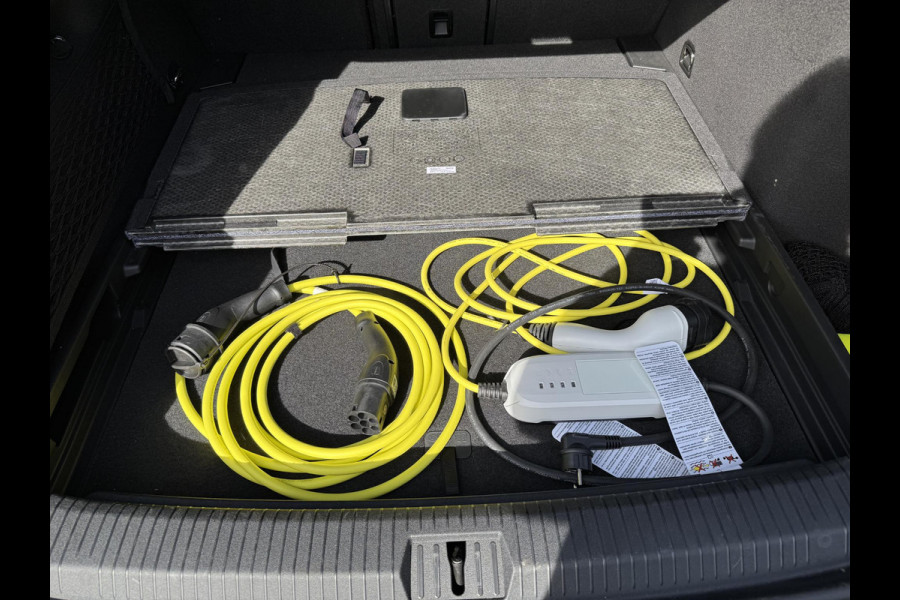 Volkswagen ID7 77 kWh Pro Business VAN:47.900,- VOOR: 44.440,- UW HERFSTVOORDEEL:3.460,- SOH 96%| 360 CAMERA | ELEKTRISCHE ACHTERKLEP| DODE HOEK SENSOR | ELEKTRISCHE TREKHAAK | STOEL + STUURVERWARMING + MASSAGE | KEY LESS | RIJKLAAPRIJS INCL. 12 MND BOVAG GARANTIE|