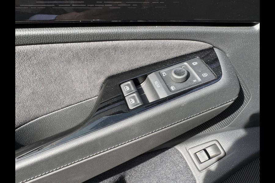 Volkswagen ID7 77 kWh Pro Business VAN:47.900,- VOOR: 44.440,- UW HERFSTVOORDEEL:3.460,- SOH 96%| 360 CAMERA | ELEKTRISCHE ACHTERKLEP| DODE HOEK SENSOR | ELEKTRISCHE TREKHAAK | STOEL + STUURVERWARMING + MASSAGE | KEY LESS | RIJKLAAPRIJS INCL. 12 MND BOVAG GARANTIE|