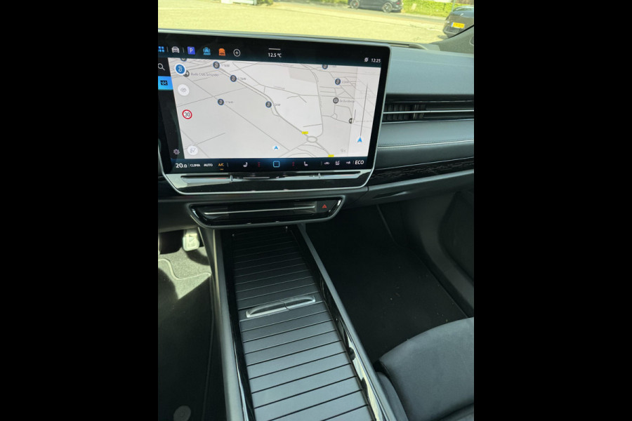 Volkswagen ID7 77 kWh Pro Business VAN:47.900,- VOOR: 44.440,- UW HERFSTVOORDEEL:3.460,- SOH 96%| 360 CAMERA | ELEKTRISCHE ACHTERKLEP| DODE HOEK SENSOR | ELEKTRISCHE TREKHAAK | STOEL + STUURVERWARMING + MASSAGE | KEY LESS | RIJKLAAPRIJS INCL. 12 MND BOVAG GARANTIE|