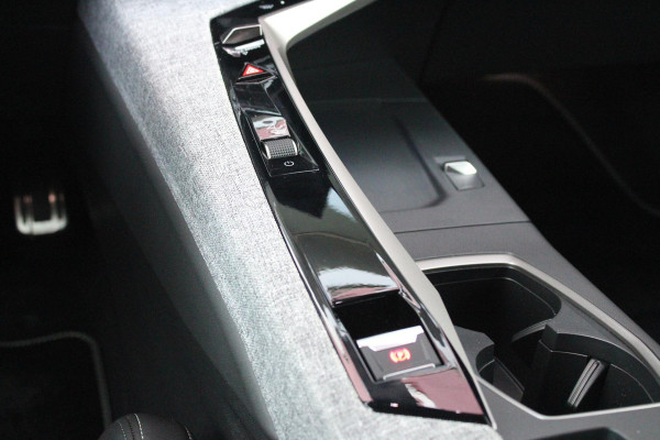 Peugeot 3008 1.2 Hybrid 145PK GT | ELEKTRISCH BEDIENBARE ACHTERKLEP | NAVIGATIE | DRAADLOZE APPLE CARPLAY/ANDROID AUTO | SFEER VERLICHTING | ACHTERUITRIJ CAMERA | PARKEERSENSOREN VOOR EN ACHTER | FULL LED KOPLAMPEN | KEYLESS ENTRY/START | ADAPTIVE CRUISE CONTROL | STOEL/STUUR VERWARMING | LICHTMETALEN VELGEN 19" | DAB+ RADIO |