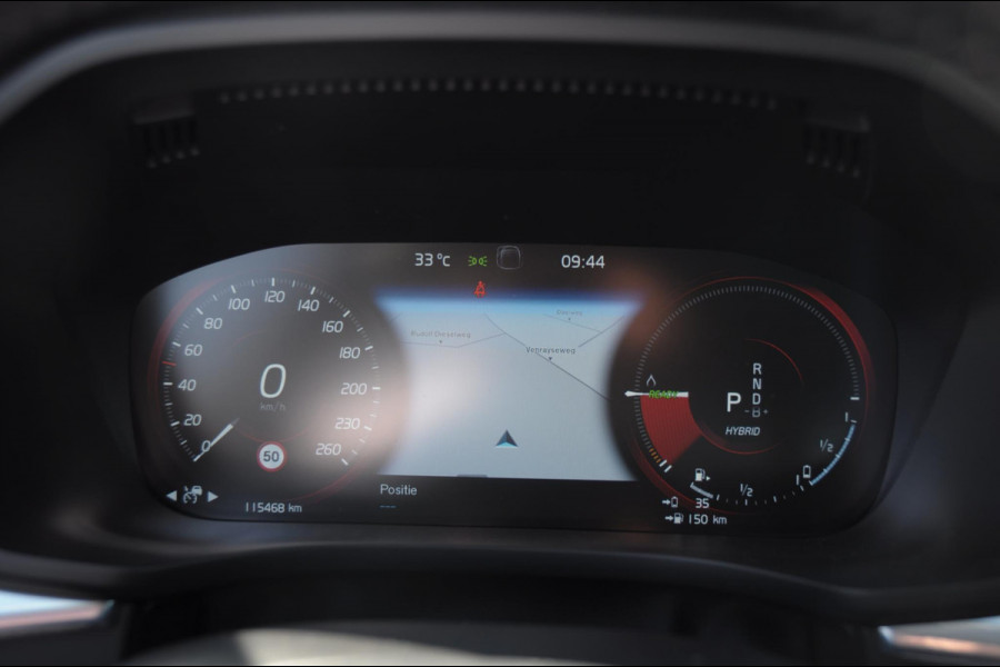 Volvo XC60 T8 390PK Automaat Recharge AWD Inscription / Head up display / Leer dashboard / Trekhaak / BLIS / Adaptieve cruise control / Panoramadak / Apple carplay / Parkeersensoren met camera / Elektrische achterklep / Elektrische stoelen met geheugen / Stoel en stuurwielverwarming