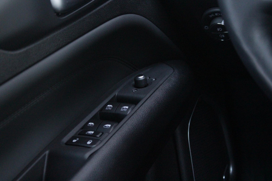 Jeep Compass 4xe 240PK Plug-in Hybrid Electric NORTH STAR | PANORAMA SCHUIF/KANTEL DAK | WINTERPACK: STOEL/STUUR/PARKEERNSENSOREN/RUITENSPROEIER VERWARMBAAR | SAFETY PACK: 360° CAMERA/DODEHOEK BEWAKING/BUITENSPIEGELS MET INSTAPVERLICHTING | 10,1" TOUCHSCREEN MET NAVIGATIE/ADAPTIVE CRUISE CONTROL INCL LANE CENTERING ASSIST/VERKEERSBORDEN INFORMATIE/DRAADLOZE TELEFOONLADER/HANDSFREE ELEKTRISCH BEDIENBARE ACHTERKLEP | PREMIUM AUDIO SYSTEEM MET 9 SPEAKERS & SUBWOOVER "ALPINE" | KEYLESS ENTRY | DRAADLOZE APPLE CARPLAY/ANDROID AUTO | 18" LICHTMETALEN VELGEN | ALL SEASON BANDEN |