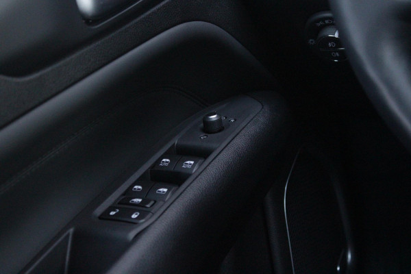 Jeep Compass 4xe 240PK Plug-in Hybrid Electric NORTH STAR | PANORAMA SCHUIF/KANTEL DAK | WINTERPACK: STOEL/STUUR/PARKEERNSENSOREN/RUITENSPROEIER VERWARMBAAR | SAFETY PACK: 360° CAMERA/DODEHOEK BEWAKING/BUITENSPIEGELS MET INSTAPVERLICHTING | 10,1" TOUCHSCREEN MET NAVIGATIE/ADAPTIVE CRUISE CONTROL INCL LANE CENTERING ASSIST/VERKEERSBORDEN INFORMATIE/DRAADLOZE TELEFOONLADER/HANDSFREE ELEKTRISCH BEDIENBARE ACHTERKLEP | PREMIUM AUDIO SYSTEEM MET 9 SPEAKERS & SUBWOOVER "ALPINE" | KEYLESS ENTRY | DRAADLOZE APPLE CARPLAY/ANDROID AUTO | 18" LICHTMETALEN VELGEN | ALL SEASON BANDEN |