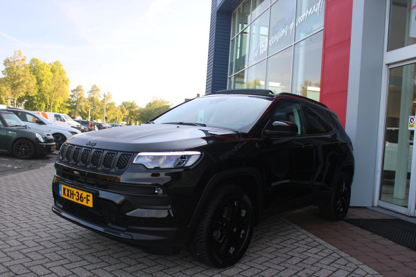 Jeep Compass 4xe 240PK Plug-in Hybrid Electric NORTH STAR | PANORAMA SCHUIF/KANTEL DAK | WINTERPACK: STOEL/STUUR/PARKEERNSENSOREN/RUITENSPROEIER VERWARMBAAR | SAFETY PACK: 360° CAMERA/DODEHOEK BEWAKING/BUITENSPIEGELS MET INSTAPVERLICHTING | 10,1" TOUCHSCREEN MET NAVIGATIE/ADAPTIVE CRUISE CONTROL INCL LANE CENTERING ASSIST/VERKEERSBORDEN INFORMATIE/DRAADLOZE TELEFOONLADER/HANDSFREE ELEKTRISCH BEDIENBARE ACHTERKLEP | PREMIUM AUDIO SYSTEEM MET 9 SPEAKERS & SUBWOOVER "ALPINE" | KEYLESS ENTRY | DRAADLOZE APPLE CARPLAY/ANDROID AUTO | 18" LICHTMETALEN VELGEN | ALL SEASON BANDEN |