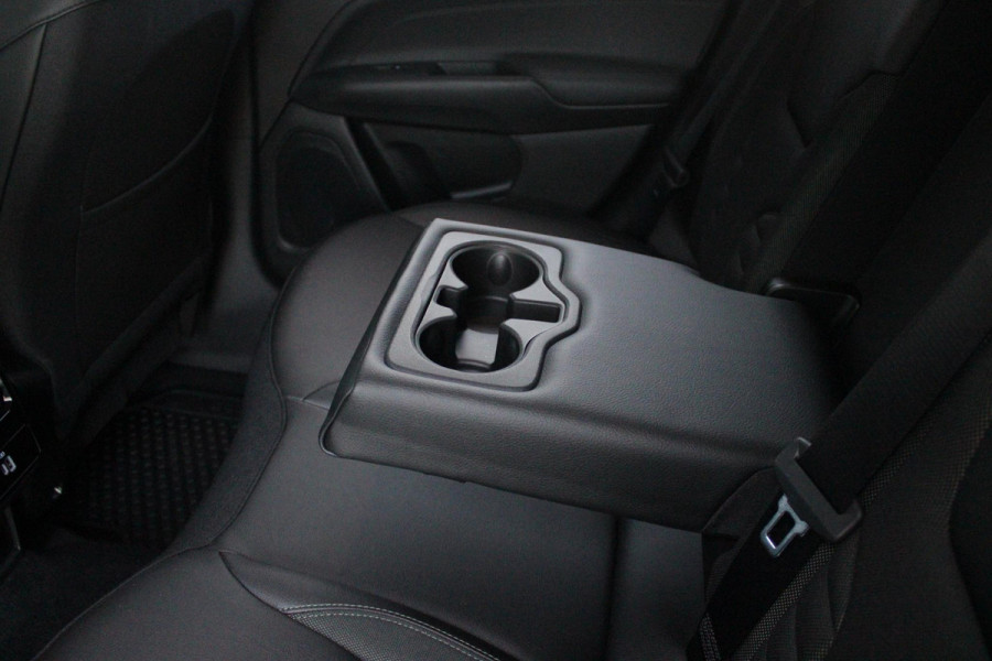 Jeep Compass 4xe 240PK Plug-in Hybrid Electric NORTH STAR | PANORAMA SCHUIF/KANTEL DAK | WINTERPACK: STOEL/STUUR/PARKEERNSENSOREN/RUITENSPROEIER VERWARMBAAR | SAFETY PACK: 360° CAMERA/DODEHOEK BEWAKING/BUITENSPIEGELS MET INSTAPVERLICHTING | 10,1" TOUCHSCREEN MET NAVIGATIE/ADAPTIVE CRUISE CONTROL INCL LANE CENTERING ASSIST/VERKEERSBORDEN INFORMATIE/DRAADLOZE TELEFOONLADER/HANDSFREE ELEKTRISCH BEDIENBARE ACHTERKLEP | PREMIUM AUDIO SYSTEEM MET 9 SPEAKERS & SUBWOOVER "ALPINE" | KEYLESS ENTRY | DRAADLOZE APPLE CARPLAY/ANDROID AUTO | 18" LICHTMETALEN VELGEN | ALL SEASON BANDEN |