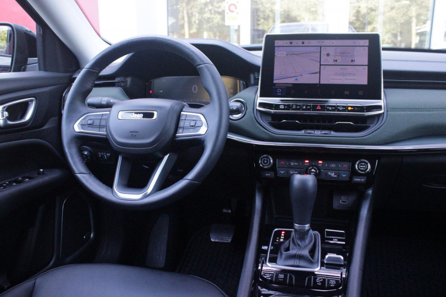 Jeep Compass 4xe 240PK Plug-in Hybrid Electric NORTH STAR | PANORAMA SCHUIF/KANTEL DAK | WINTERPACK: STOEL/STUUR/PARKEERNSENSOREN/RUITENSPROEIER VERWARMBAAR | SAFETY PACK: 360° CAMERA/DODEHOEK BEWAKING/BUITENSPIEGELS MET INSTAPVERLICHTING | 10,1" TOUCHSCREEN MET NAVIGATIE/ADAPTIVE CRUISE CONTROL INCL LANE CENTERING ASSIST/VERKEERSBORDEN INFORMATIE/DRAADLOZE TELEFOONLADER/HANDSFREE ELEKTRISCH BEDIENBARE ACHTERKLEP | PREMIUM AUDIO SYSTEEM MET 9 SPEAKERS & SUBWOOVER "ALPINE" | KEYLESS ENTRY | DRAADLOZE APPLE CARPLAY/ANDROID AUTO | 18" LICHTMETALEN VELGEN | ALL SEASON BANDEN |