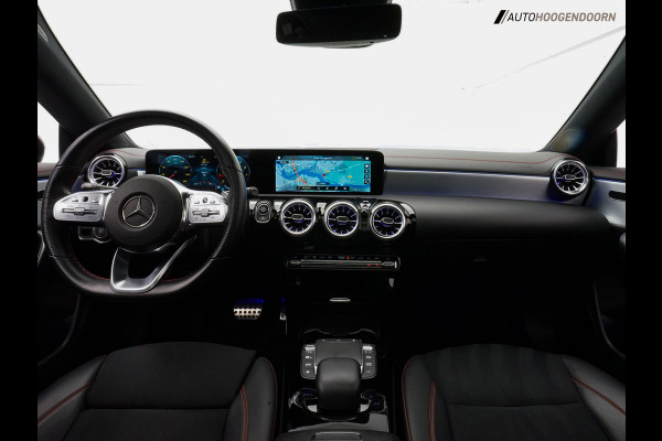 Mercedes-Benz CLA-Klasse Shooting Brake 180 Business Solution AMG (BURMESTER,PANORAMADAK,SFEERVERLICHTING,STOELVERWARMING,CARPLAY)