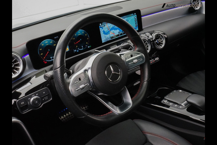 Mercedes-Benz CLA-Klasse Shooting Brake 180 Business Solution AMG (BURMESTER,PANORAMADAK,SFEERVERLICHTING,STOELVERWARMING,CARPLAY)