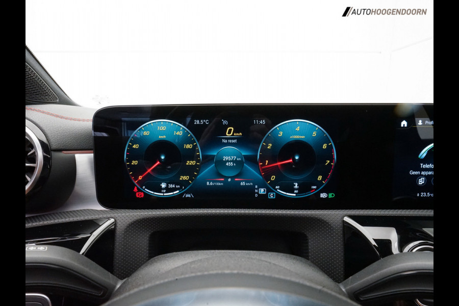 Mercedes-Benz CLA-Klasse Shooting Brake 180 Business Solution AMG (BURMESTER,PANORAMADAK,SFEERVERLICHTING,STOELVERWARMING,CARPLAY)