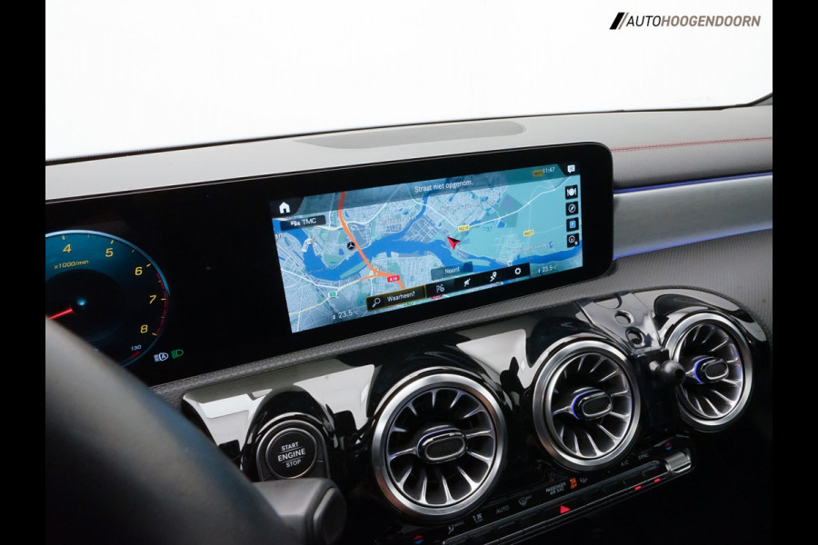 Mercedes-Benz CLA-Klasse Shooting Brake 180 Business Solution AMG (BURMESTER,PANORAMADAK,SFEERVERLICHTING,STOELVERWARMING,CARPLAY)