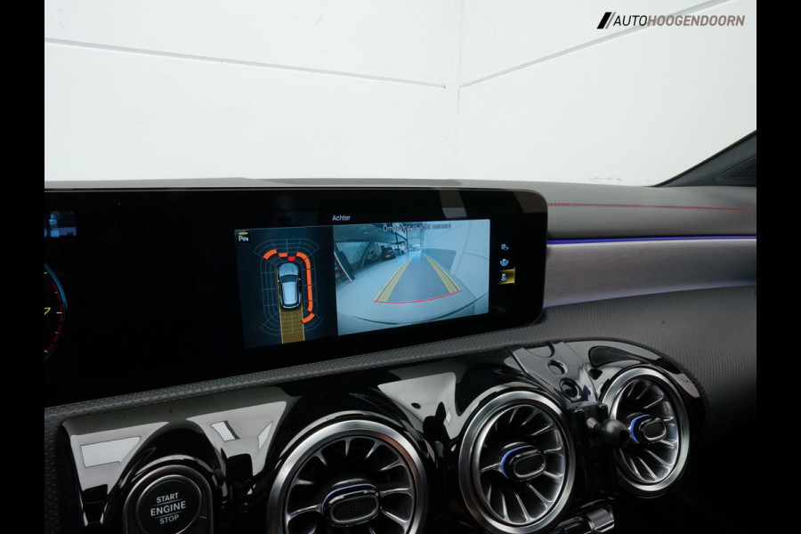 Mercedes-Benz CLA-Klasse Shooting Brake 180 Business Solution AMG (BURMESTER,PANORAMADAK,SFEERVERLICHTING,STOELVERWARMING,CARPLAY)