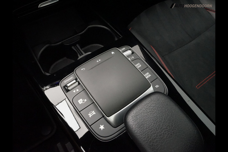 Mercedes-Benz CLA-Klasse Shooting Brake 180 Business Solution AMG (BURMESTER,PANORAMADAK,SFEERVERLICHTING,STOELVERWARMING,CARPLAY)