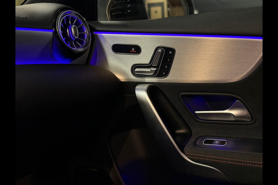 Mercedes-Benz A-Klasse 180 Business Solution AMG |PANO|MEMORY|KEYLESS|LANE ASSIST|SFEERVERLICHTING|NAP|NL AUTO|DEALER ONDERHOUDEN|